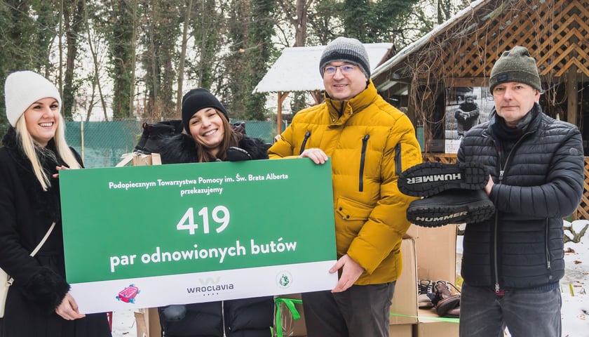 Przekazanie zebranych butów w 2022 roku.