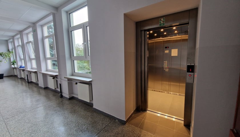 Przebudowa i remont Szkoły Podstawowej nr 98 przy ul. Sycowskiej 22a
