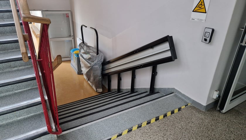Przebudowa i remont Szkoły Podstawowej nr 98 przy ul. Sycowskiej 22a