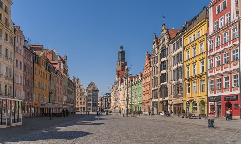 Opustoszałe ulice Wrocławia w czasie pierwszego lockdownu