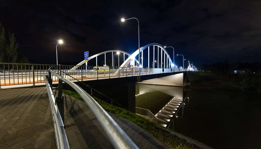 Mosty Chrobrego nocą.