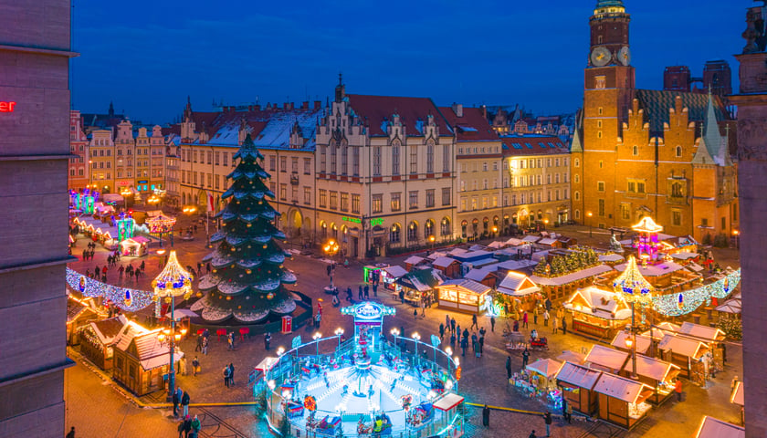 Jarmark Bożonarodzeniowy 2023 we Wrocławiu - zdjęcia z drona 