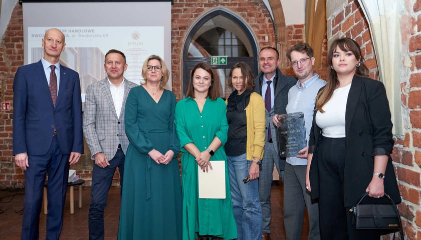 <p>Gala konkursu na najlepszą realizację architektoniczną w latach 2021 - 2022</p>