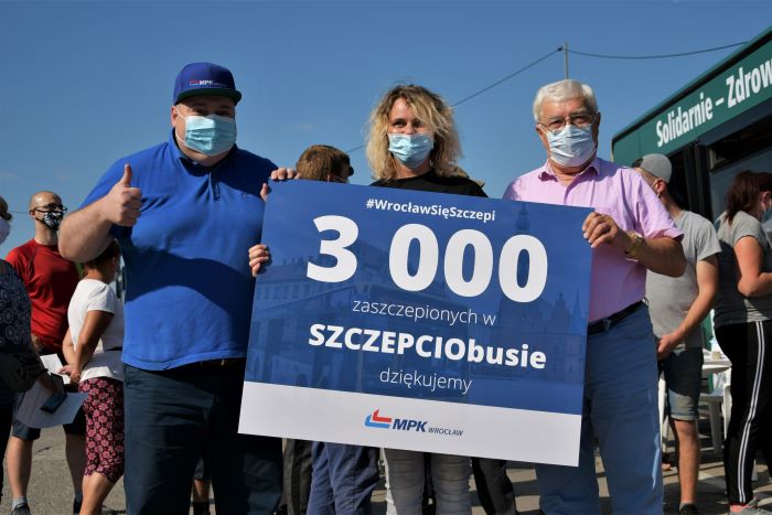 3000 osób zaszczepionych w SZCZEPCIObusie