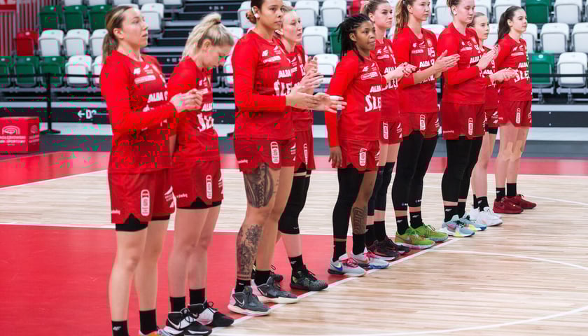 <p>Zawodniczki 1KS Ślęza Wrocław&nbsp;</p>