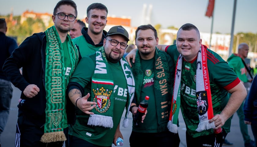 Kibice na meczach Śląska Wrocław na Tarczyński Arenie podczas rundy jesiennej sezonu 2023/2024