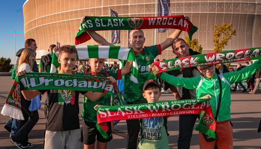 Kibice na meczach Śląska Wrocław na Tarczyński Arenie podczas rundy jesiennej sezonu 2023/2024
