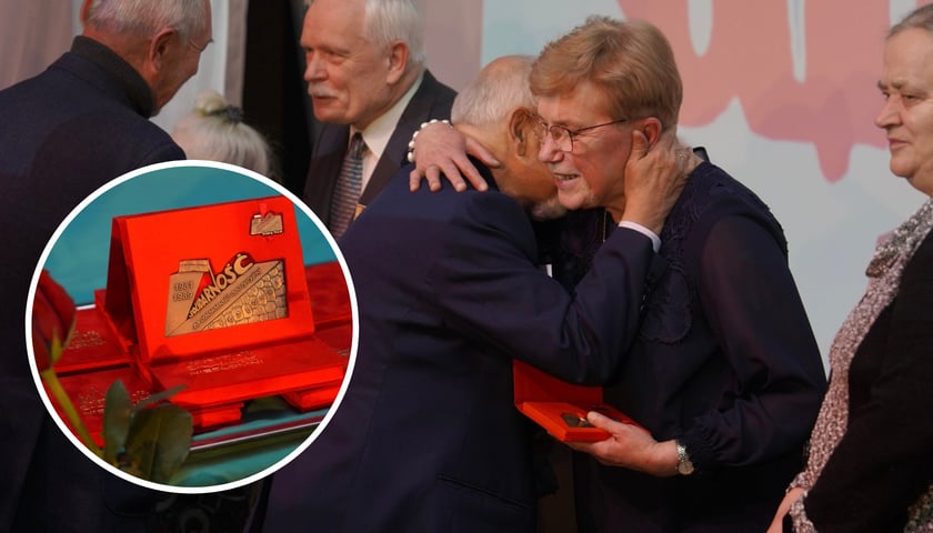 Wręczenie medali Niezłomni w Centrum Historii Zajezdnia 