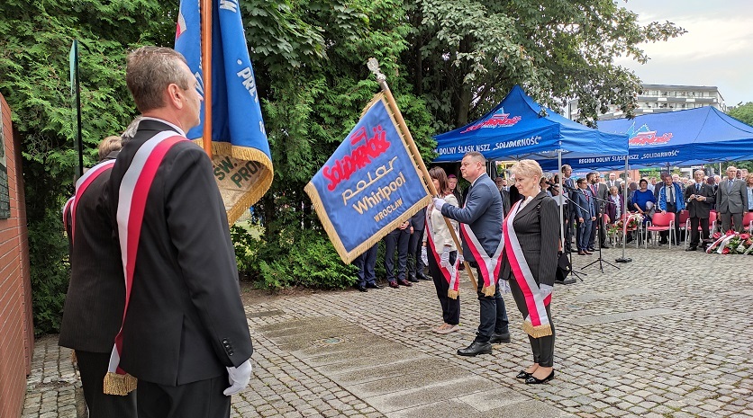 Uroczyści 41. rocznicy NSZZ „Solidarność” we Wrocławiu przy ul. Grabiszyńskiej
