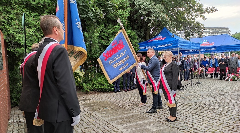 Uroczyści 41. rocznicy NSZZ „Solidarność” we Wrocławiu przy ul. Grabiszyńskiej