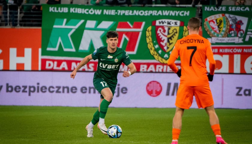 Zawodnicy na stadionie podczas meczu Zagłębie - Lubin - Śląsk Wrocław 