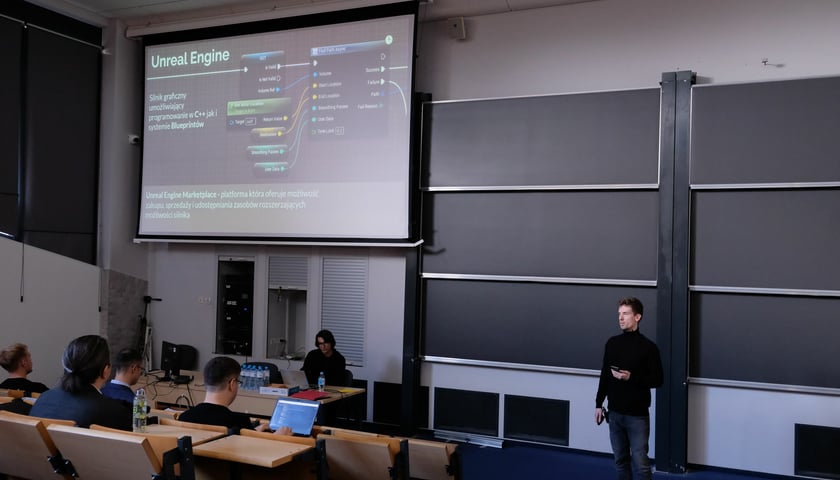 Dominik Trautman, laureat pierwszej nagrody w konkursie na pracę licencjacką II UWR