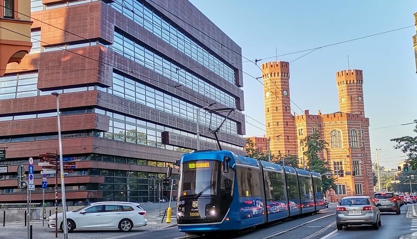 Przystanek MPK przy Narodowym Forum Muzyki we Wrocławiu