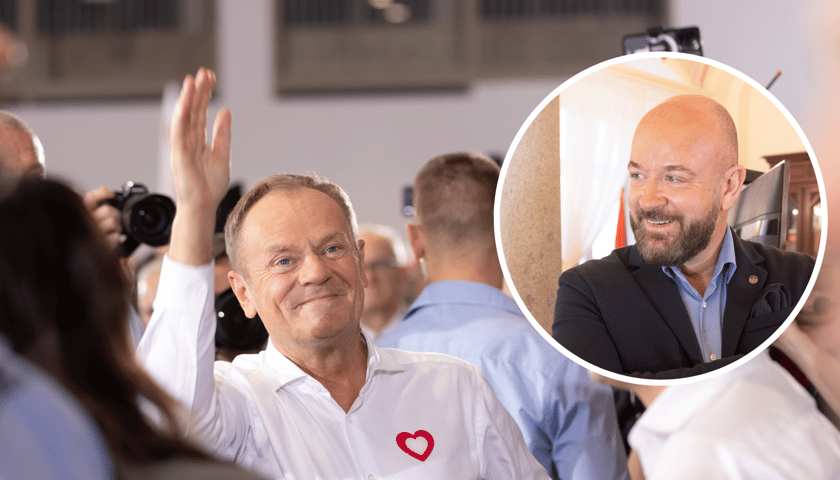 Donald Tusk podczas spotkania z mieszkańcami Jagodna i prezydent Jacek Sutryk.