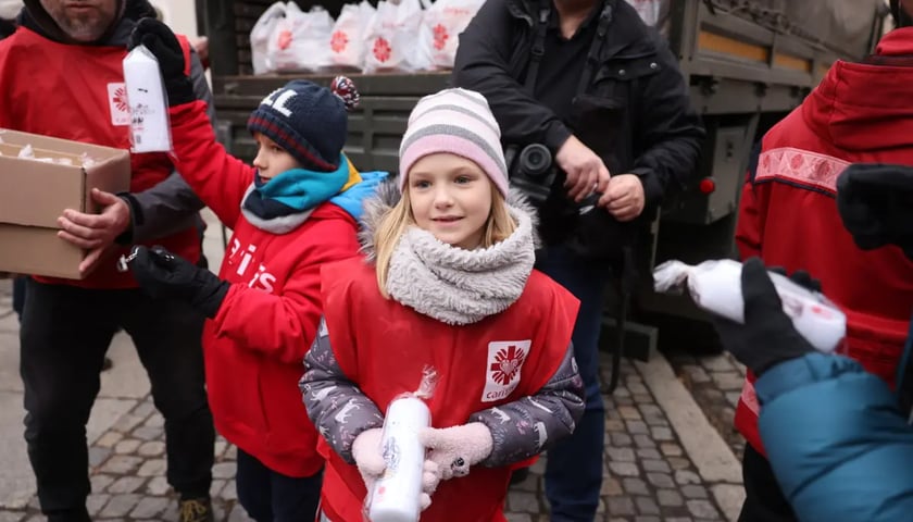 Caritas rozdał paczki potrzebującym w ramach akcji ''Niosę dobro''