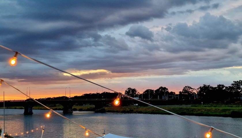 Zachód słońca sfotografowany z Mariny Kleczków