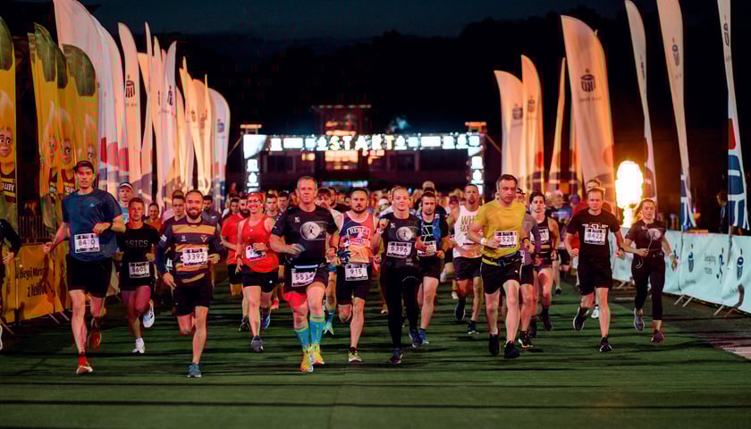 Uczestnicy 9. Nocnego Wrocław Półmaratonu
