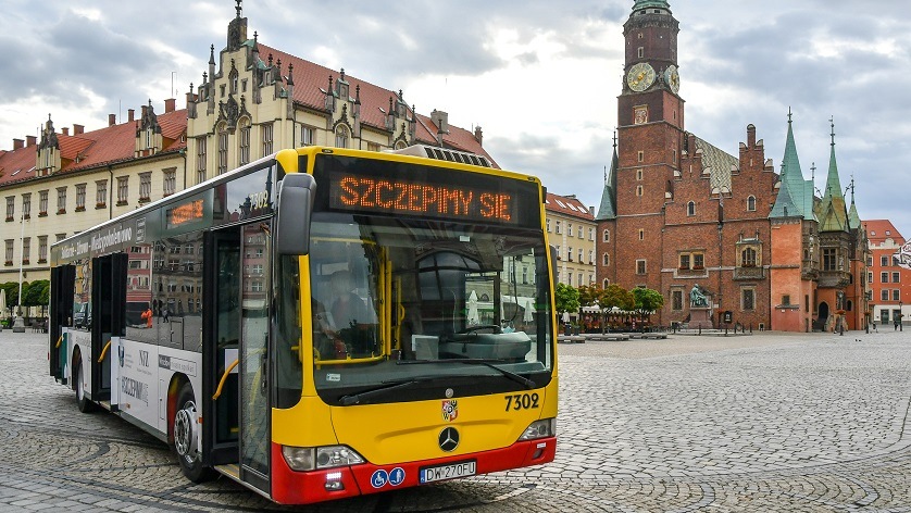 W SZCZEPCIObusie zaszczepią Cię lekarze USK,