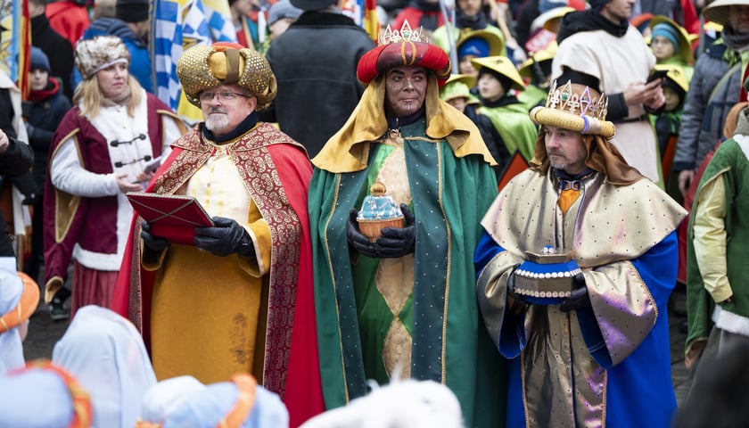 <p>Jacek G&oacute;ral jako kr&oacute;l Melchior (pierwszy z prawej)&nbsp;</p>