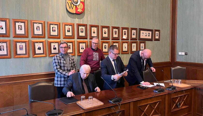 Podpisanie porozumienia w sprawie wynagrodzeń pracowników urzędu i miejskich jednostek