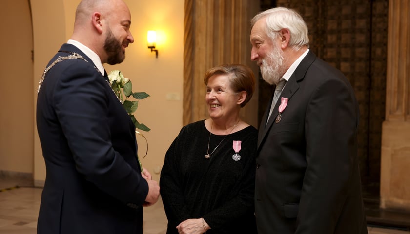 Wręczenie medali parom małżeńskim z długim stażem