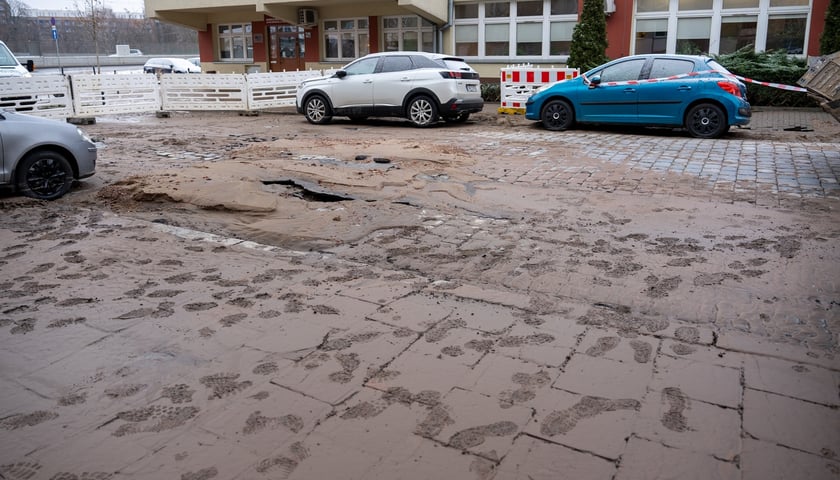 Ekipa remontowa MPWiK na ul. Inowrocławskiej