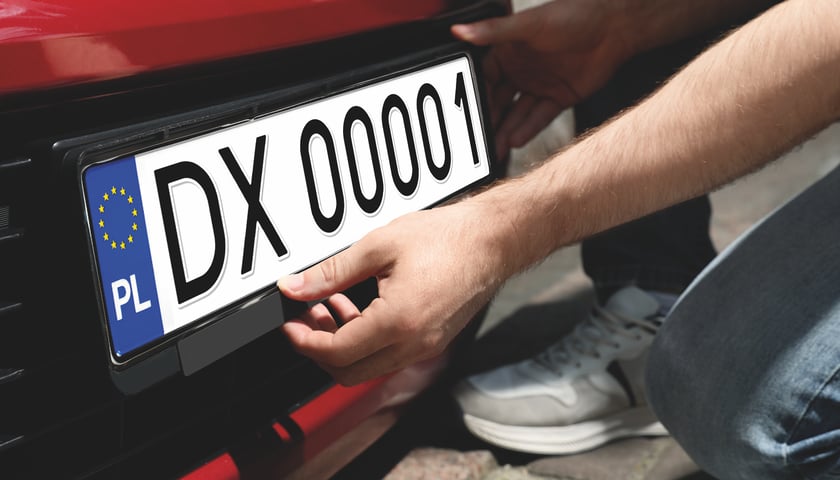 Rejestracja pojazdu DX 00001 / zdjęcie ilustracyjne