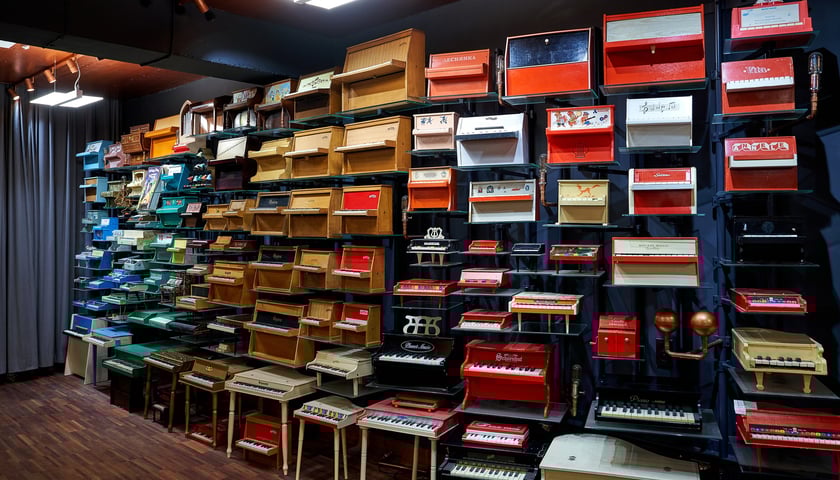 We Wrocławiu została otwarta Galeria Toy Piano z unikalną kolekcją ponad 300 pianinek-zabawek