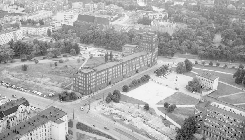<p>Budynek poczty przy Krasińskiego</p>