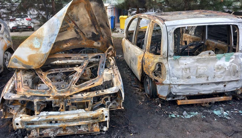 Spalone auta przy ul. Dokerskiej na Kozanowie