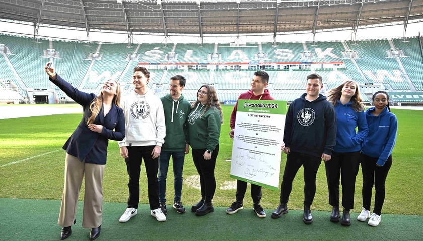 Umowe o wspólnej organizacji juwenaliów we Wrocławiu podpisali liderzy samorzadów 9 uczelni