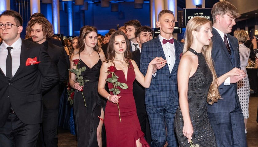 Polonez maturzystów VII LO we Wrocławiu