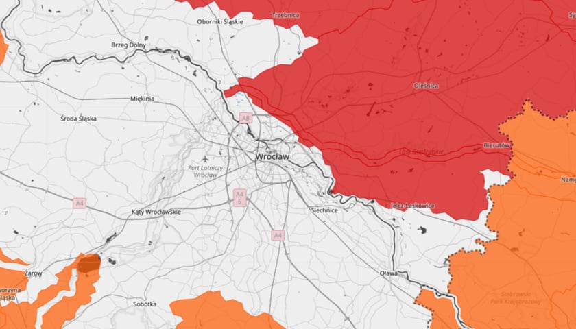 <p>Mapa ilustrująca obszar objęty trzecim najwyższym stopniem przekroczenia stanu alarmowego (czerwony kolor)</p>