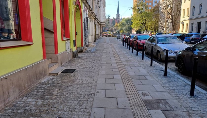 Remont nawierzchni chodnika w ciągu ul. Górnickiego we Wrocławiu na odcinku od ul. Grunwaldzkiej do ul. Sienkiewicza po stronie numerów nieparzystych
