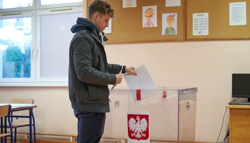 Wybory parlamentarne, głosowanie we Wrocławiu. Zdjęcie ilustracyjne