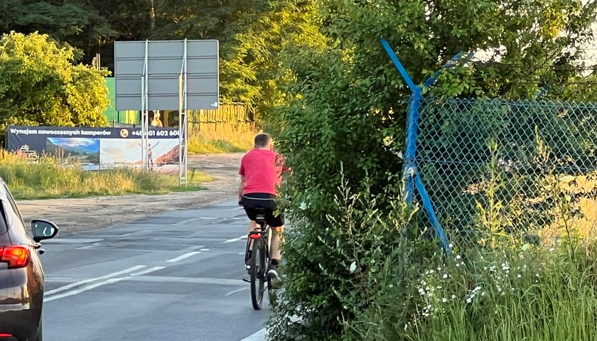 Budowa ścieżki pieszo-rowerowej w ramach rozbudowy ul. Żwirki i Wigury Zachodniej.