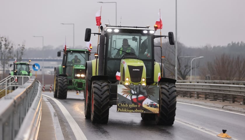 Strajk rolników we Wrocławiu. Traktory na drodze