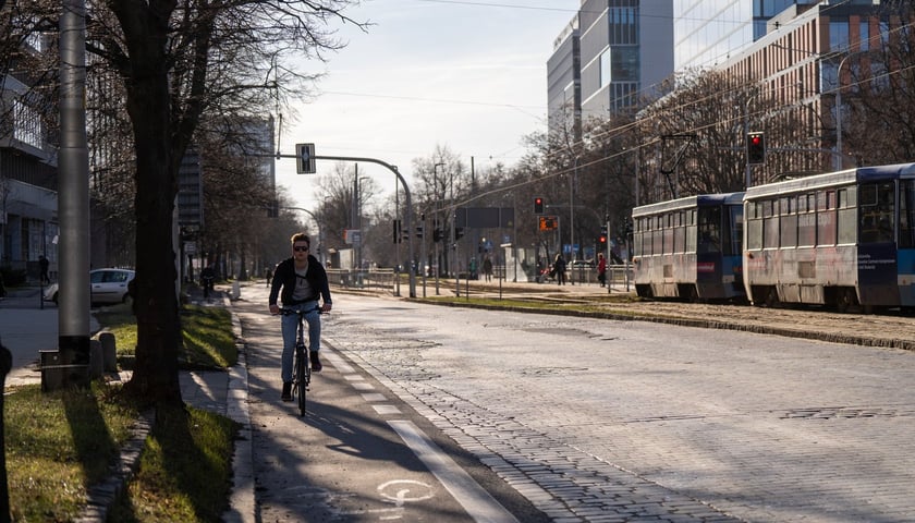 Ulica Powstańców Śląskich we Wrocławiu, styczeń 2024 r.
