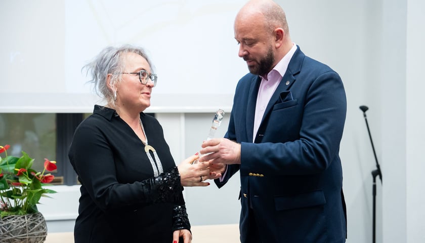 52. Wrocławska Księga Pamięci uhonorowała zasłużonych działaczy różnych dziedzin. Na zdjęciu Katarzyna Kaczorowska i Jacek Sutryk