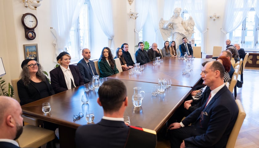 <p>Rozdanie nagr&oacute;d dla laureat&oacute;w konkursu Wrocławska Magnolia 14 lutego gabinet prezydenta Wroclawia</p>