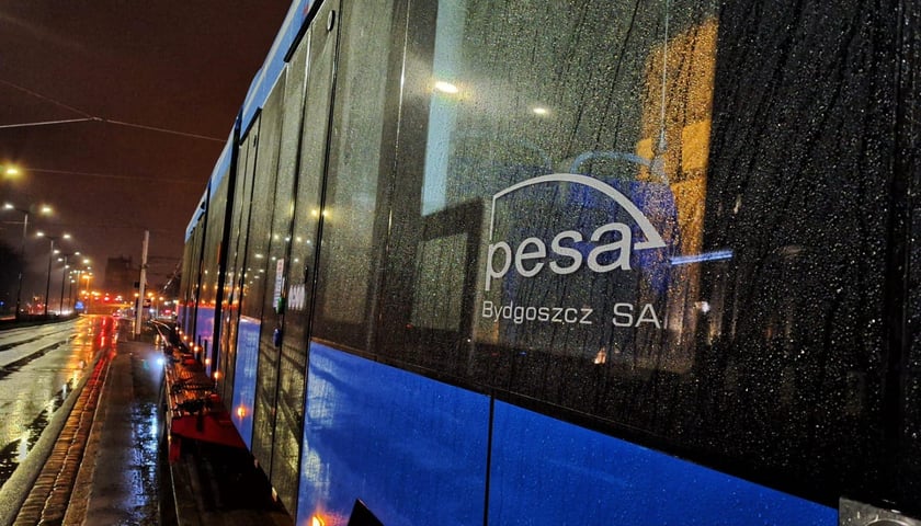 <p>Pierwsza Pesa przejeżdża ulicami Wroclawia</p>