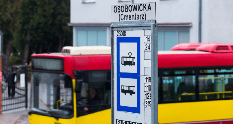 Dojazd na wrocławskie cmentarze na wszystkich Świętych 2021. Dodatkowe autobusy i tramwaje