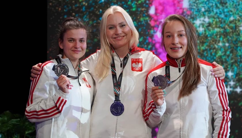 Na zakończonych właśnie na Węgrzech mistrzostwach Europy w strzelectwie sportowym Julia Piotrowska (pierwsza z prawej) zdobyła aż 3 medale dla reprezentacji Polski - dwa srebrne i jeden brązowy. 