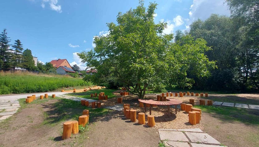 <p>Park kieszonkowy przy ul. Kunickiego</p>