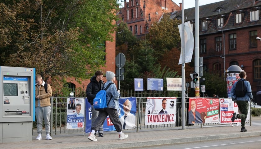 Plakaty wyborcze. Zdjęcie ilustracyjne