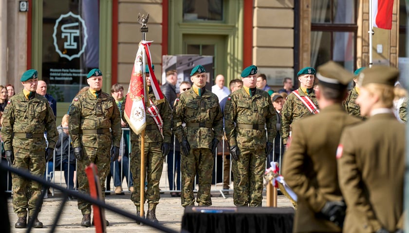 Uroczystość nadania sztandaru 4. Regionalnej Bazie Logistycznej Wojska Polskiego. Wrocław, 15.03.2024