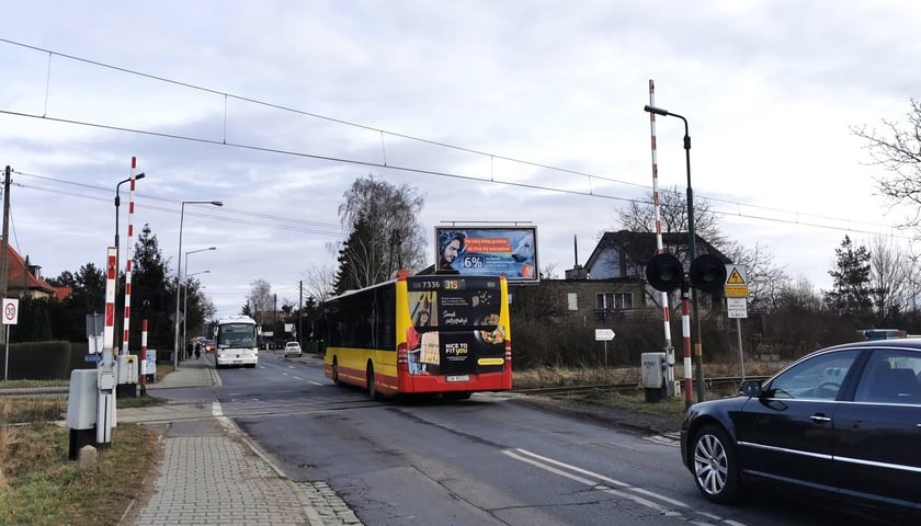 Przejazd kolejowy na ul. Krzemienieckiej we Wrocławiu