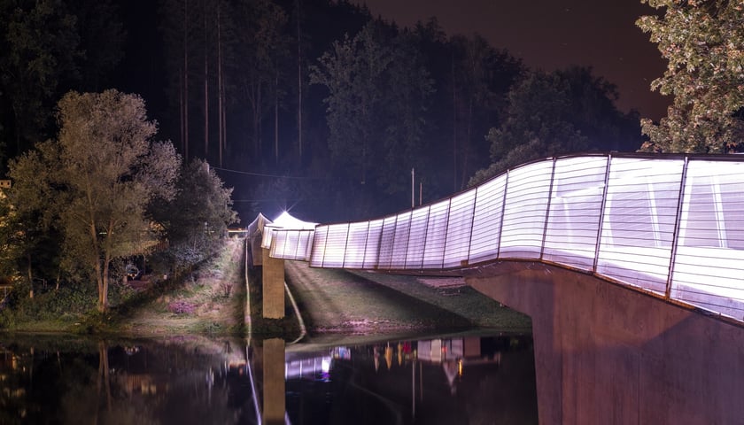 Kładka nad jeziorem Bystrzyckim