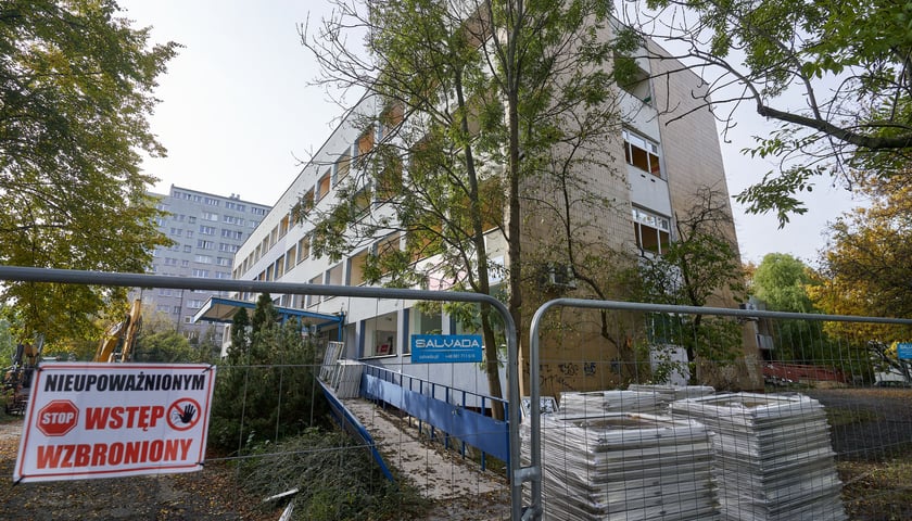 Wyburzanie przychodni Practimed