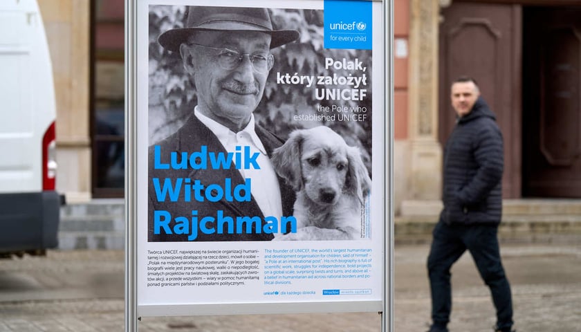 Plenerowa wystawa we Wrocławiu poświęcona Ludwikowi Rajchmanowi, twórcy UNICEF